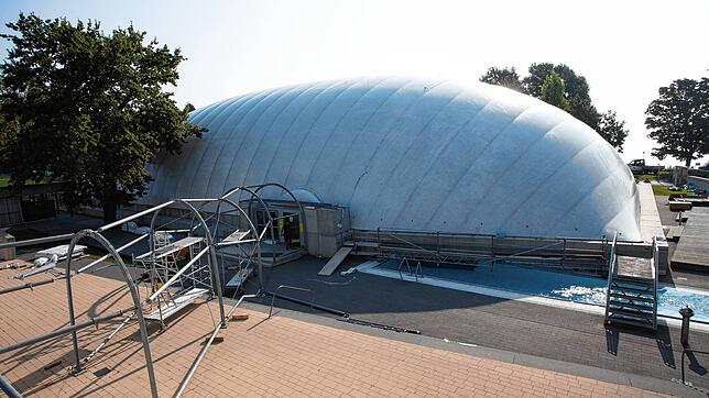 Im September 2019 wurde sie noch aufgebaut: Die Traglufthalle neben der Konstanzer Therme. Für die kommende Saison ist das ungewiss.