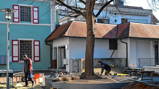 Der Ochsenplatz wird derzeit aufgewertet. Unter der Linde wird eine Sitzplattform aus Holz geschaffen. Hierfür fließen Mittel aus dem ...