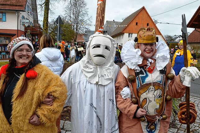 Der aus dem Rathausverlies befreite Geist freut sich auf die Freiheit und die Fasnet.
