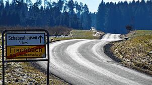 Abgelehnt: Kein Tempolimit 60 zwischen Fischbach und Schabenhausen. Bild: Bantle