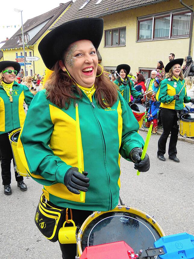 Britta Geiger und ihre Mitstreiterinnen von den Trommlerinnen sind besonders gut gelaunt.