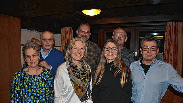 Einstimmig im Amt bestätigt wurden die Vorstandsmitglieder (von links): Birgit Lauber, Manfred Mutter, Rita Freidl, Ralf Engel, Leah ...