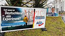 Die Bundestagswahl rückt immer näher. Nicht alle sind über die Entwicklungen im Deutschen Bundestag erfreut: Die Wahlplakate der AfD und ...