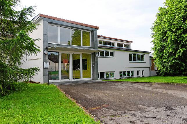 In der ehemaligen Grundschule in Burgweiler wird die Waldorfschule Linzgau ab September 2023 ihren Betrieb aufgenommen.