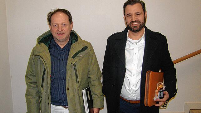 Konstantin Koch (links) und Markus Lämmle von der Kommunalentwicklung GmbH beraten die Gemeinde Reichenau beim geplanten Neubaugebiet ...