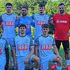 Das Königsfelder Trainer-Duo mit den Neuzugängen (stehend von links): Mike Seidel, Marko Karagaca, Lavdrim Amiti, Nico Uljevic und ...