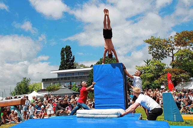 Bild 19: Bilder vom Hafenfest-Sonntag mit Turn-Show, Bürgermeister-Mutprobe und Flohmarkt (1)