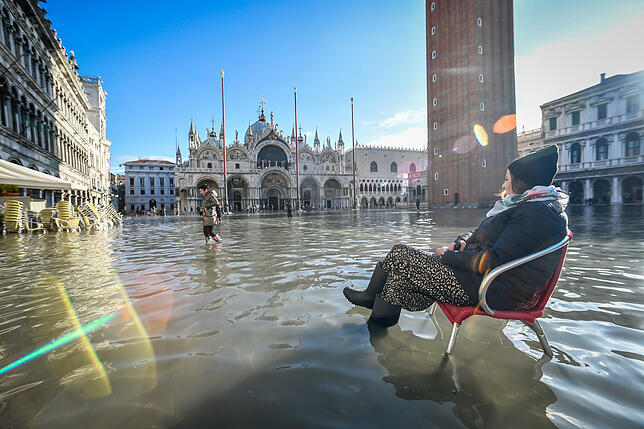 Venedig in diesen Tagen: Seite 53 Jahren stand das Wasser auf dem Markusplatz nicht mehr so hoch.