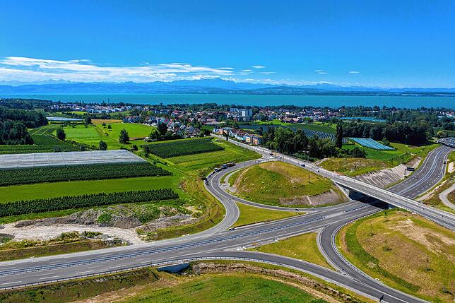 Bild 7: Bevor der Verkehr rollt, zeigen wir Ihnen aktuelle Luftbilder und Videos von der B 31-neu zwischen Immenstaad und Friedrichshafen