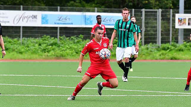 Wechselt ins Kandertal: Astrit Adilovski (Mitte) verlässt den FV Lörrach-Brombach im Sommer und spielt künftig für den FC Wittlingen.