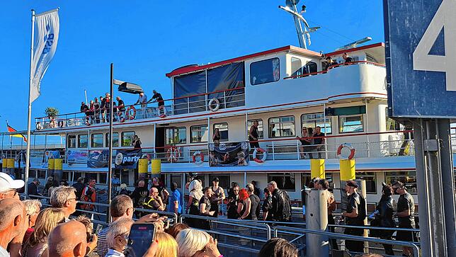 Bild 10: Torture Ship: Bilder vom Boarding in Friedrichshafen