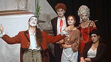 Mit starken theatralischen Effekten brachte das junge Ensemble von des Lörracher Theaters Tempus fugit die Geschichte vom Rattenfänger ...
