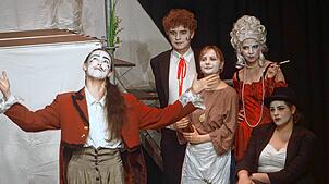 Mit starken theatralischen Effekten brachte das junge Ensemble von des Lörracher Theaters Tempus fugit die Geschichte vom Rattenfänger ...