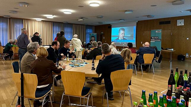 Der Wolterdinger Thomas Schrenk gibt seine Stimme ab.