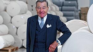 Wolfgang Grupp (83), ehemaliger Chef von Trigema, aufgenommen in einem Lager für Stoffballen. Grupp hat sich zu seinem Suizidversuch ...