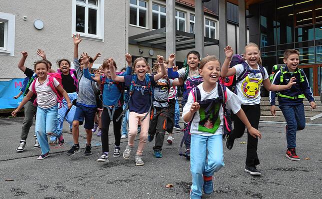 Die Klasse 3d der Markdorfer Jakob-Gretser-Grundschule freut sich auf sechs schulfreie Wochen, bevor Mitte September das neue Schuljahr ...