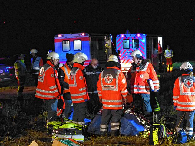 Bild 3: Bahnunfall mit vielen Verletzten: So proben Einsatzkräfte den Ernstfall