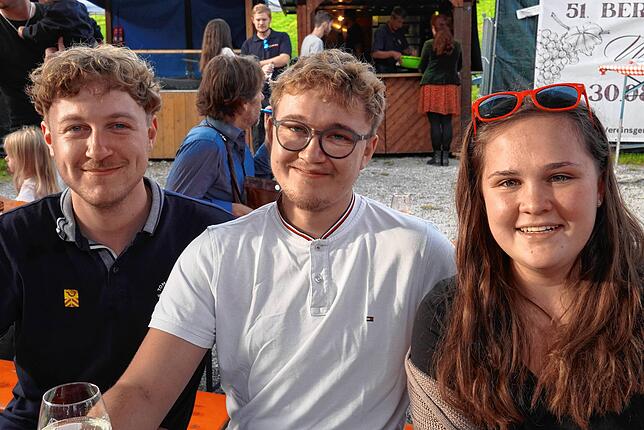 Bild 19: Dritter Tag vom Weinfest in Bermatingen: Auch am Sonntag waren zahlreiche Besucher vor Ort