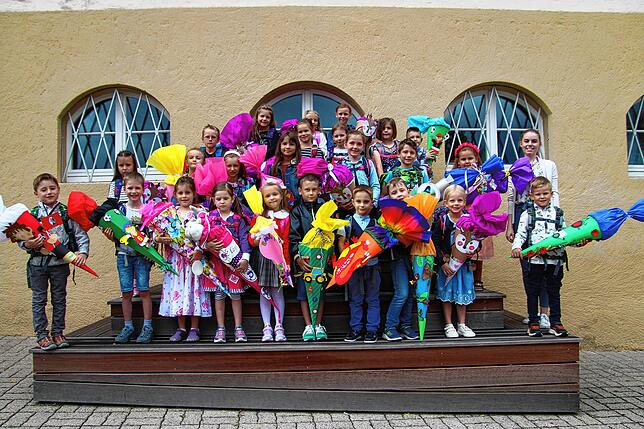 Elf Jungen und 15 Mädchen wurden im Bildungszentrum Bonndorf, Außenstelle Wellendingen, Klasse 1c, eingeschult. Lehrerin ist Carolin ...