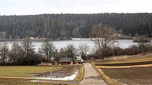 Der Kirnbergsee im Winter. Der idyllisch in die Landschaft eingebettete See ist für die Stadt Bräunlingen ein guter Frequenzbringer für ...