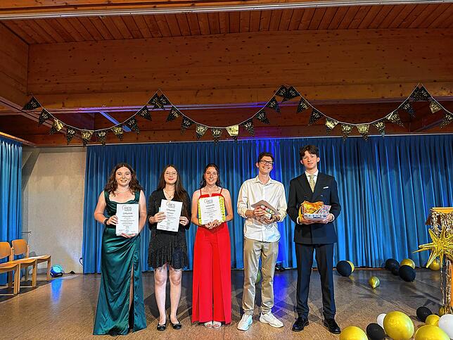Preise für besondere Leistungen (von links): Josephine Oeschger, Eylül Ergelen, Francesca Calma, Niklas Bach und Maximilian Oberhuber.