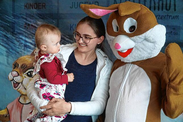 Bild 1: Osterfreude pur: So bunt war die Ostereiersuche im Jugend- und Kulturzentrum Klosterhof