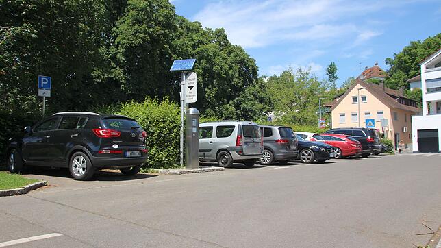 Geht es nach der Stadtverwaltung, könnten bald Motorräder statt Autos auf den Parkplätzen in der Seestraße stehen.