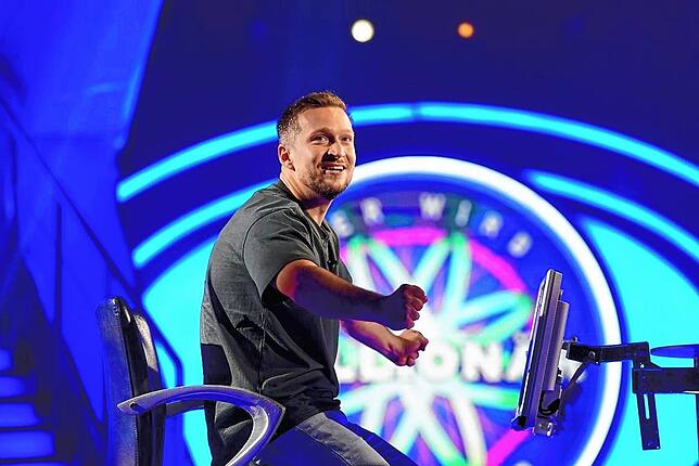 Da ist die Freude groß: Simon Bachtler geht mit 32.000 Euro nach Hause. (Das Bildmaterial wurde zur Verfügung gestellt von RTL+.)