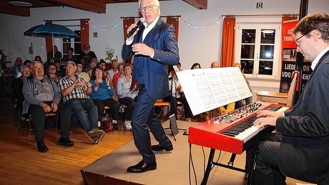 Locker und lässig, aber dennoch authentisch präsentieren Hermann Stengele (links) und Tobias Rädle am Piano beim ...
