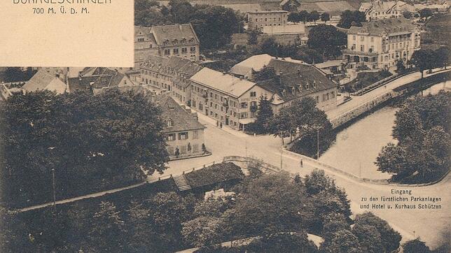 Der Donaueschinger Schützen ist ein Gastronomiebetrieb mit langer Tradition. Diese Ansichtskarte aus dem Jahr 1910 zeigt Hotel und ...