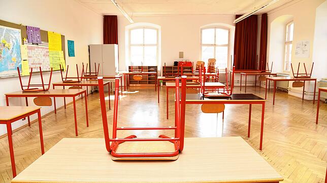 KB Schule 02, Abstand im Klassenzimmer Karl Brachat Schule