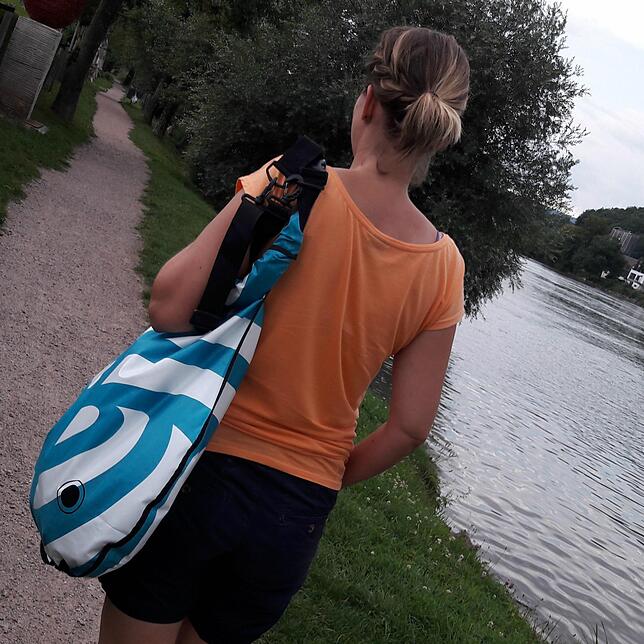 Bild 3: Trockene Kleider beim Rheinschwimmen? So schlägt sich der Wickelfisch im Praxistest