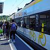 Ferienzeit, Wanderzeit, Neun-Euro-Ticket: All dies lockt die Menschen in die Züge. Auf der Höllentalbahn steht aber nicht die komplette ...