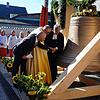 Gemeinsames Anschlagen: Als ökumenisches Zeichen schlagen Pastor Andreas Neef (von links, Baptistengemeinde Waldshut), Pfarrer Ulrich ...