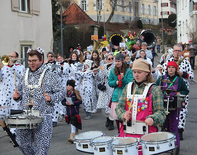 Die Zunftmusiker, als Dalmatiner verkleidet, sind ein Garant für eine fröhliche und stimmungsvolle Fasnet in Bohlingen.