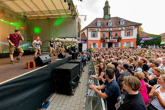 Bild 11: Alle Bilder vom Auftakt der 15. Sommersinnfonie: Volksmusiker von Voxxclub begeistern ihre Fans