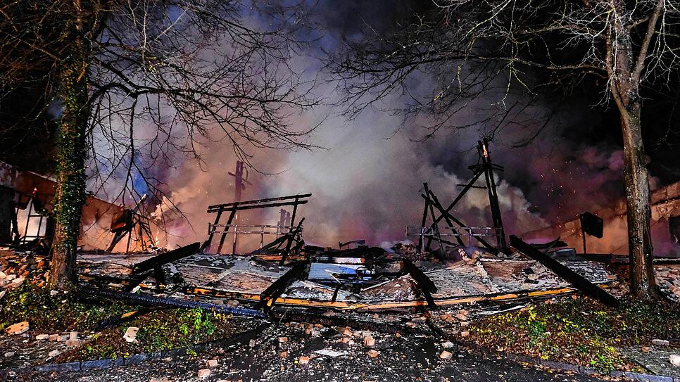 Bild : Alle Bilder vom Brand der Scheffelhalle in Singen
