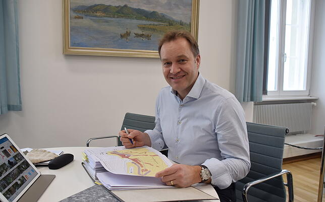 Bürgermeister Matthias Weckbach hat sich seit seiner Wahl 1999 um die Entwicklung in Bodman-Ludwigshafen große Verdienste erworben. Am ...