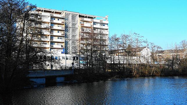 Das ehemalige Hotel Landerer am Ziegeleiweiher in der Singener Nordstadt soll durch Neubauten ersetzt werden. Auch darin sollen dann ...