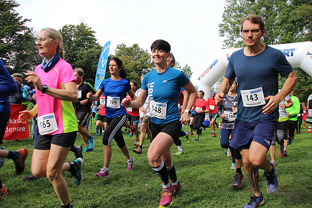Knapp 150 Läufer haben sich beim Hauptlauf am Sonntag auf die rund 8,3 Kilometer lange Strecke über den Gehrenberg gemacht.