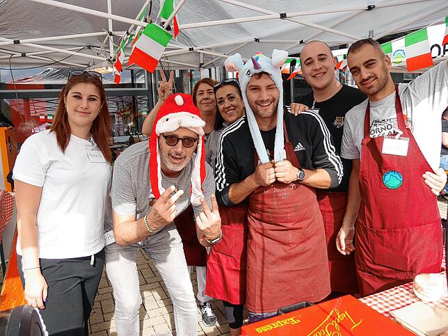 Auf jeder Kirchweih mit italienischen Spezialitäten dabei und stets gut drauf: Die Freunde aus der Partnerstadt Lizzano in Belvedere.