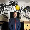 Georg Mack steht im Eingangsbereich des Lemon Beat Clubs. An diesem Abend ist der Club geöffnet. Ob und wie es allerdings zum Ende des ...