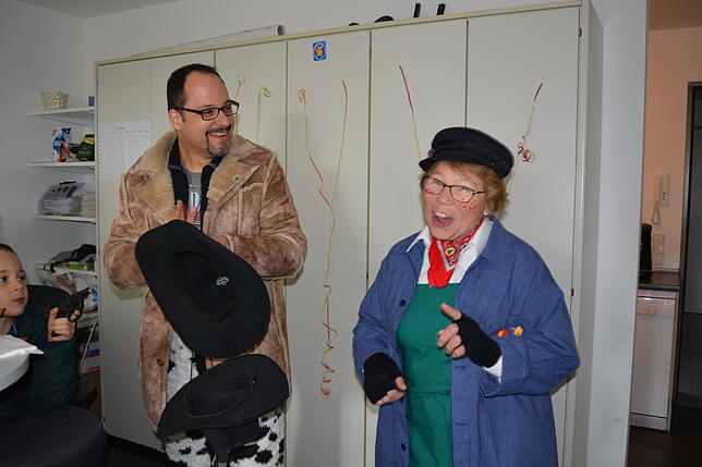 Bild 6: Bilder vom närrischen Besuch in der Markdorfer SÜDKURIER-Redaktion: So bunt und lustig war der Rosenmontag-Vormittag