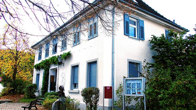 Geflüchtete Menschen kommen unter anderem im alten Rathaus von Bankholzen unter. Dafür baute der gemeindeeigene Mooser Bauhof die ...