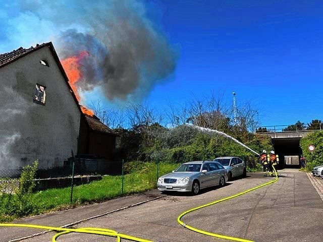 Bild 19: Bauernhaus in Albbruck brennt lichterloh - Bilder des Einsatzes