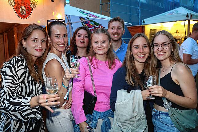 Bild 3: Sonne, Wein und gute Laune - hier gibt es die schönsten Fotos vom Weinfest 2025