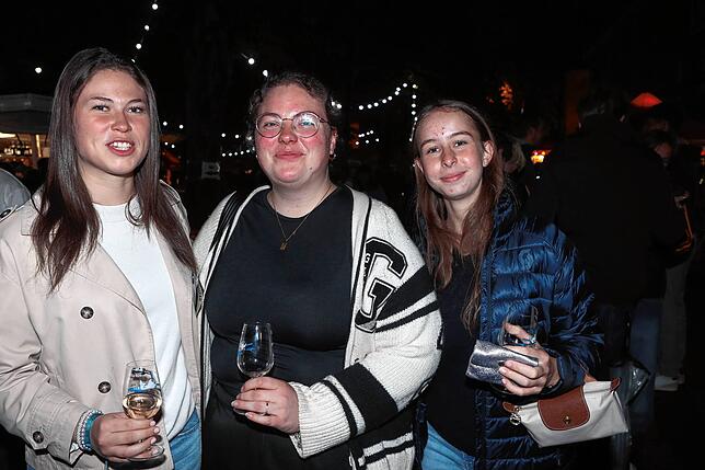 Bild 40: Konstanzer Weinfest 2025: Der Stephansplatz ist voll und die Stimmung prima