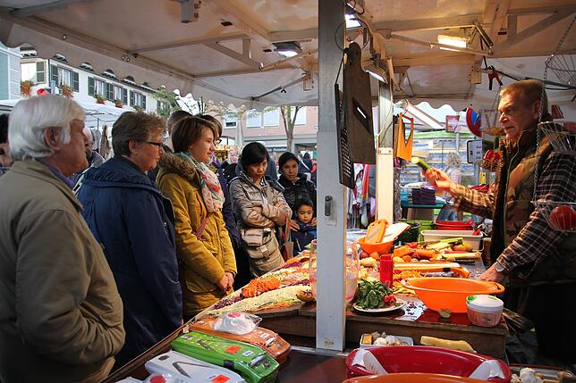 Im November findet in Markdorf der traditionelle Elisabethenmarkt mit Fahrgeschäften und Krämermarkt statt. Der Elisabethenmarkt hat ...