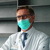 „Es stirbt keiner ohne Therapie“, versichert Dr. Hans-Heinrich Osterhues, Chefarzt der Klinik für Innere Medizin.