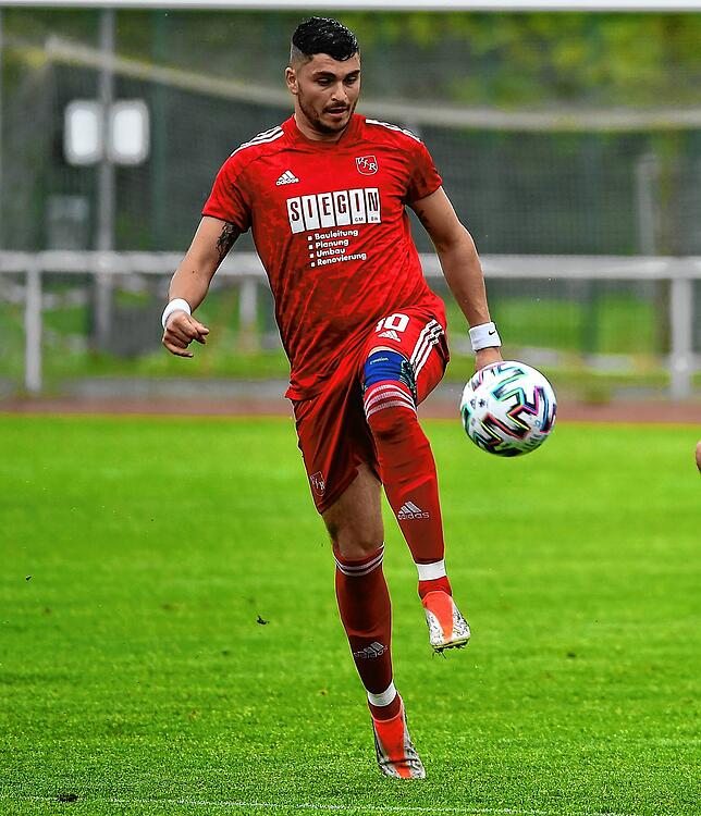 Halbfinale erreicht: Tim Schillinger setzte beim 3:0-Sieg des VfR Bad Bellingen gegen den FC Schönau den Schlusspunkt. Im Halbfinale am ...